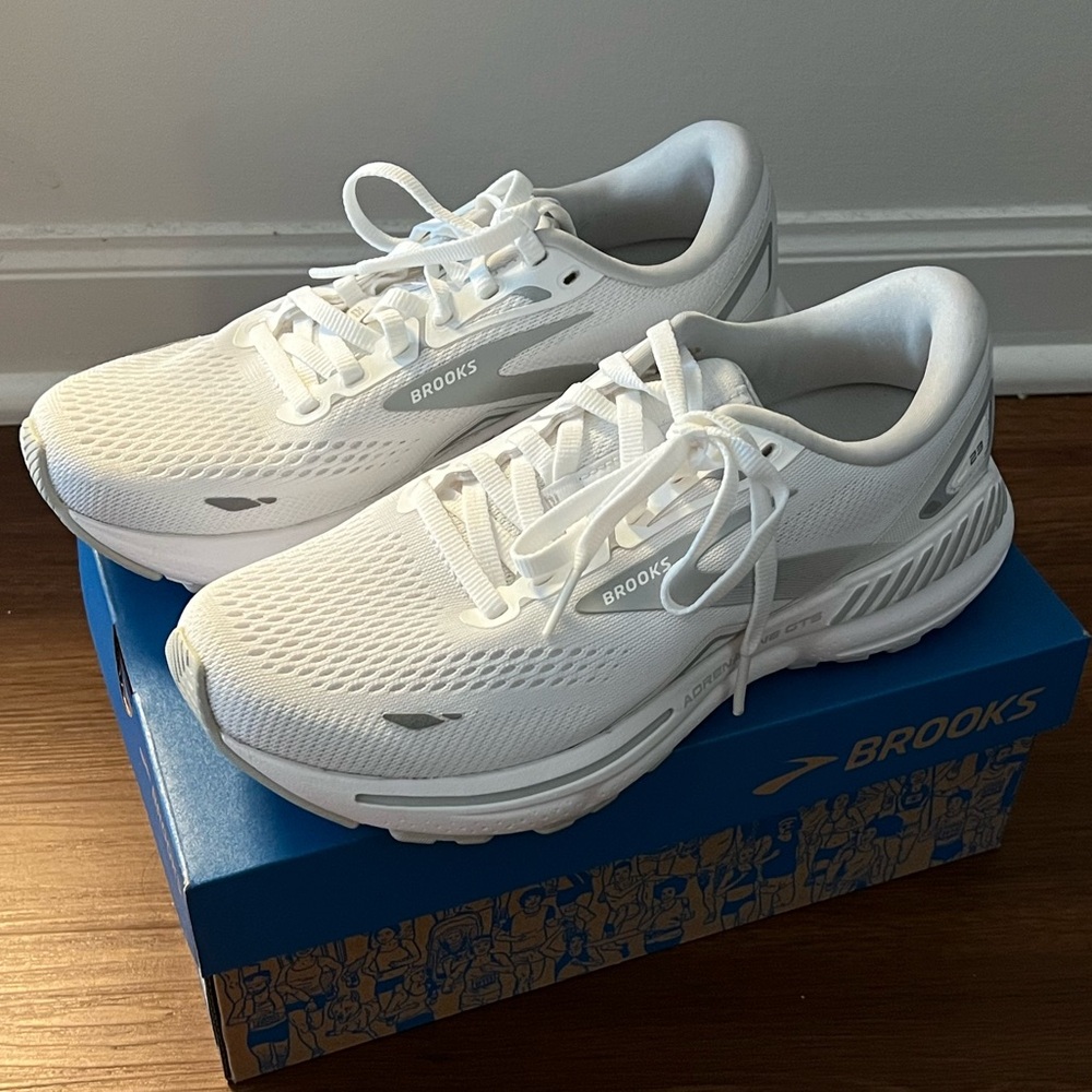 NWT Brooks Adrenaline GTS 23 brand new still in box